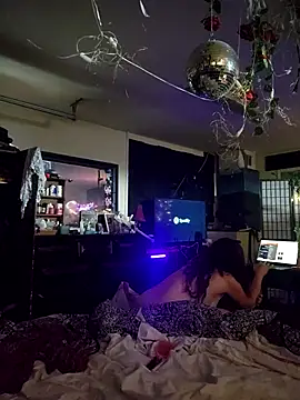 Hotredheadandtoungelasher online show from December 15, 2025, 6:01 pm