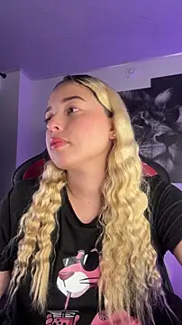 Snapshot of Irisweet_ chatting on October 22, 2025, 9:47 pm Irisweet online show from October 22, 2025, 9:47 pm