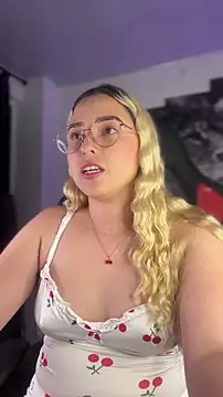 Snapshot of Irisweet_ chatting on October 23, 2025, 11:24 pm Irisweet online show from October 23, 2025, 11:24 pm