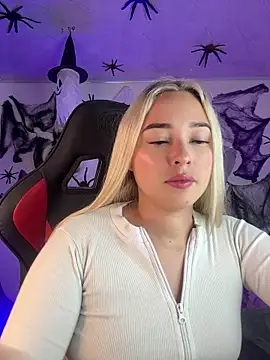 Snapshot of Irisweet_ chatting on October 29, 2025, 10:17 am Irisweet online show from October 29, 2025, 10:17 am