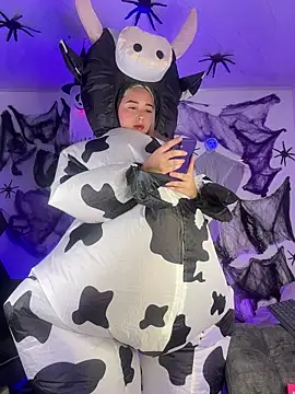 Snapshot of Irisweet_ chatting on October 29, 2025, 10:33 pm Irisweet online show from October 29, 2025, 10:33 pm