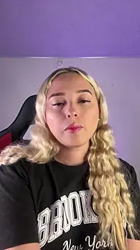 Snapshot of Irisweet_ chatting on November 5, 2025, 10:10 pm Irisweet online show from November 5, 2025, 10:10 pm