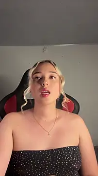 Snapshot of Irisweet_ chatting on November 7, 2025, 9:37 pm Irisweet online show from November 7, 2025, 9:37 pm