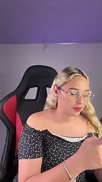 Snapshot of Irisweet_ chatting on November 11, 2025, 10:54 pm Irisweet online show from November 11, 2025, 10:54 pm