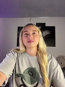 Snapshot of Irisweet_ chatting on November 25, 2025, 10:21 pm Irisweet online show from November 25, 2025, 10:21 pm