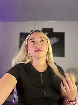 Snapshot of Irisweet_ chatting on November 26, 2025, 9:38 pm Irisweet online show from November 26, 2025, 9:38 pm