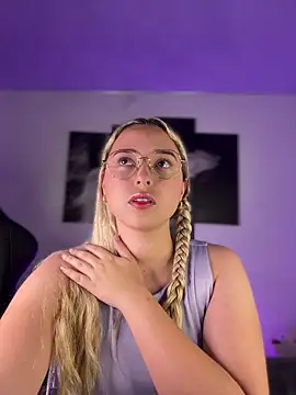 Snapshot of Irisweet_ chatting on November 27, 2025, 10:45 pm Irisweet online show from November 27, 2025, 10:45 pm