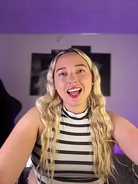 Snapshot of Irisweet_ chatting on November 29, 2025, 10:57 pm Irisweet online show from November 29, 2025, 10:57 pm