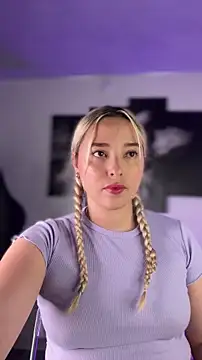 Snapshot of Irisweet_ chatting on December 4, 2025, 10:40 pm Irisweet online show from December 4, 2025, 10:40 pm