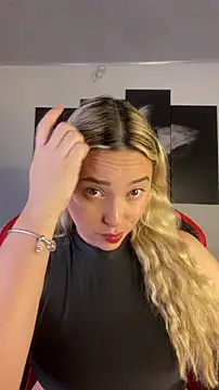 Snapshot of Irisweet_ chatting on December 14, 2025, 3:17 pm Irisweet online show from December 14, 2025, 3:17 pm