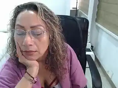 Snapshot of jesy_hot chatting on February 9, 2025, 11:04 pm jesy hot online show from February 9, 2025, 11:04 pm