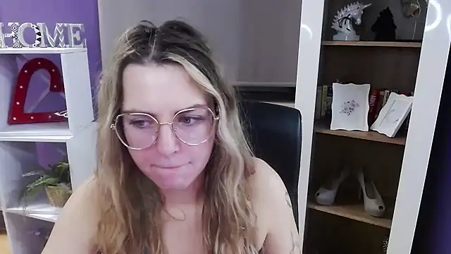 Zoey Erotic online show from December 15, 2025, 5:34 am