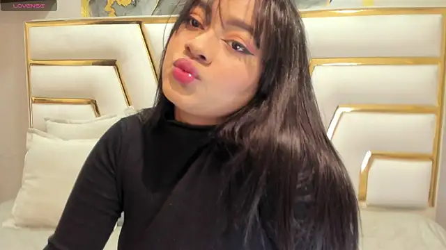 Snapshot of Sariitaa_ chatting on December 14, 2025, 11:48 am Sariitaa online show from December 14, 2025, 11:48 am