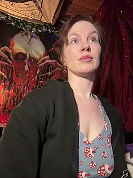 courtneyoccult online show from December 1, 2025, 9:47 am