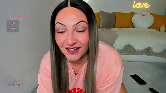 Snapshot of KVerunce chatting on December 12, 2024, 9:15 pm KVerunce online show from December 12, 2024, 9:15 pm