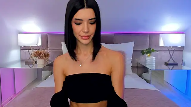 JasmiLyn online show from October 18, 2025, 12:28 pm