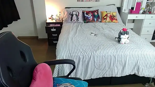 Snapshot of kittykat18x chatting on November 6, 2025, 1:06 am kittykat18x online show from November 6, 2025, 1:06 am