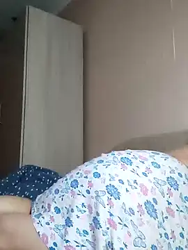 Zulfiya Bruce online show from November 17, 2025, 1:33 am