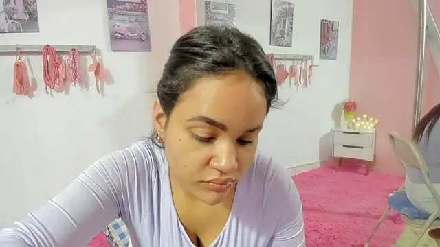 Snapshot of CAMILA--REY chatting on January 27, 2025, 12:26 pm CAMILA--REY online show from January 27, 2025, 12:26 pm