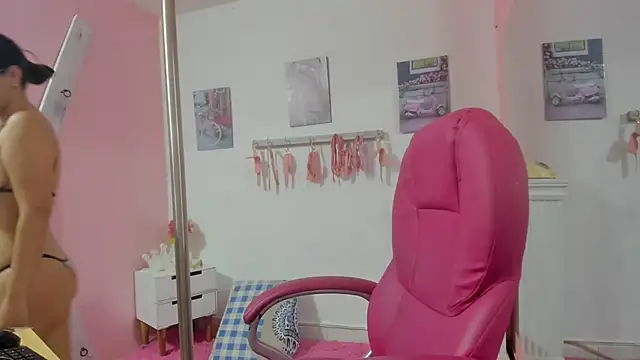 Snapshot of CAMILA--REY chatting on January 29, 2025, 10:58 am CAMILA--REY online show from January 29, 2025, 10:58 am