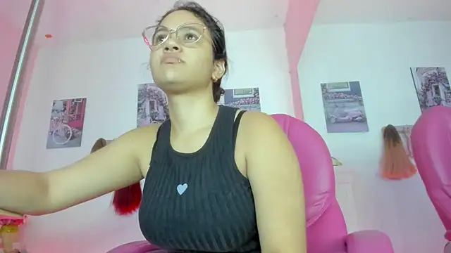 Snapshot of CAMILA--REY chatting on February 4, 2025, 8:02 am CAMILA--REY online show from February 4, 2025, 8:02 am