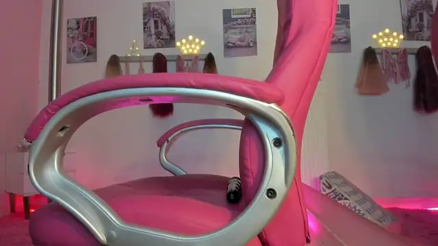 Snapshot of CAMILA--REY chatting on February 7, 2025, 1:11 pm CAMILA--REY online show from February 7, 2025, 1:11 pm