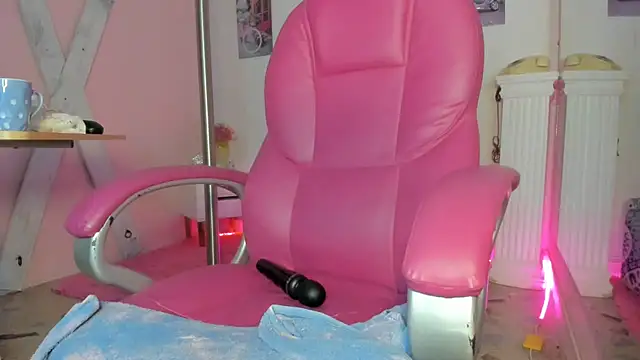 Snapshot of CAMILA--REY chatting on February 8, 2025, 12:17 pm CAMILA--REY online show from February 8, 2025, 12:17 pm