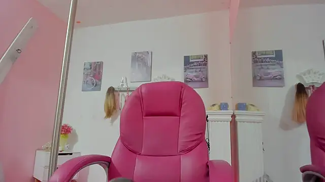 Snapshot of CAMILA--REY chatting on February 10, 2025, 1:44 pm CAMILA--REY online show from February 10, 2025, 1:44 pm