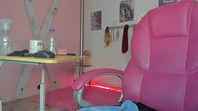 Snapshot of CAMILA--REY chatting on February 13, 2025, 12:11 pm CAMILA--REY online show from February 13, 2025, 12:11 pm