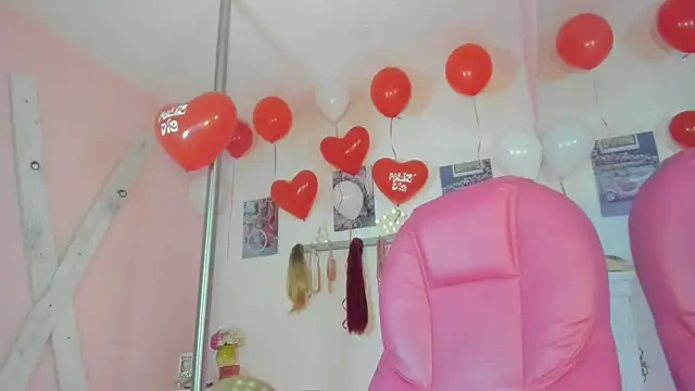 Snapshot of CAMILA--REY chatting on February 15, 2025, 11:39 am CAMILA--REY online show from February 15, 2025, 11:39 am