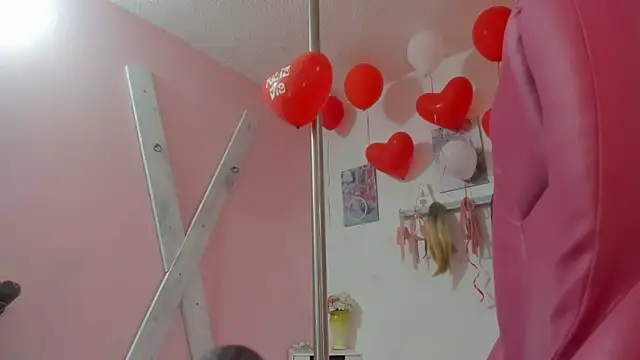 Snapshot of CAMILA--REY chatting on February 19, 2025, 1:06 pm CAMILA--REY online show from February 19, 2025, 1:06 pm