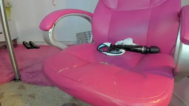 Snapshot of CAMILA--REY chatting on March 13, 2025, 12:13 pm CAMILA--REY online show from March 13, 2025, 12:13 pm