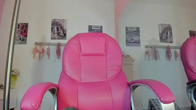 Snapshot of CAMILA--REY chatting on March 15, 2025, 12:13 pm CAMILA--REY online show from March 15, 2025, 12:13 pm