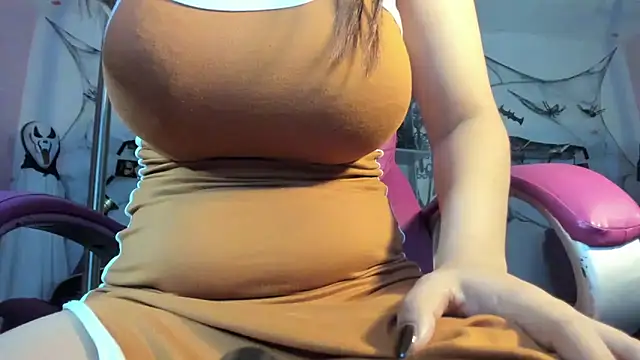 Snapshot of CAMILA--REY chatting on October 25, 2025, 10:15 pm CAMILA--REY online show from October 25, 2025, 10:15 pm