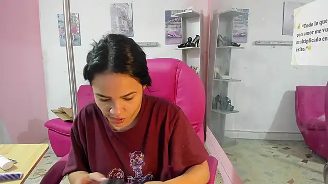 Snapshot of CAMILA--REY chatting on November 20, 2025, 12:05 pm CAMILA--REY online show from November 20, 2025, 12:05 pm