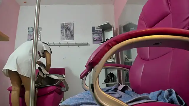 Snapshot of CAMILA--REY chatting on November 21, 2025, 11:53 am CAMILA--REY online show from November 21, 2025, 11:53 am