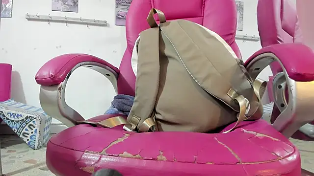 Snapshot of CAMILA--REY chatting on December 5, 2025, 11:41 am CAMILA--REY online show from December 5, 2025, 11:41 am