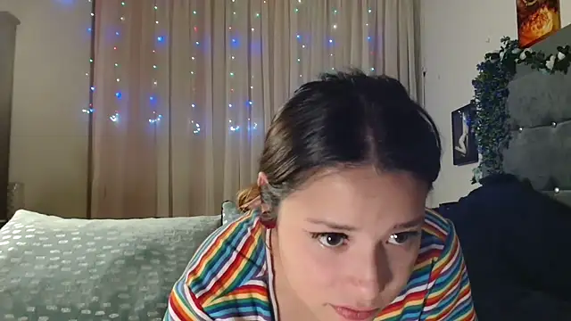 Snapshot of 3littleschoolteens chatting on November 13, 2025, 5:06 am 3littleschoolteens online show from November 13, 2025, 5:06 am