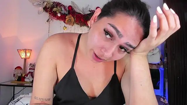 ISABELLASSMITH online show from January 6, 2025, 9:00 pm