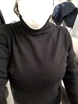 LaInsaciableIntensa online show from December 5, 2025, 4:47 pm