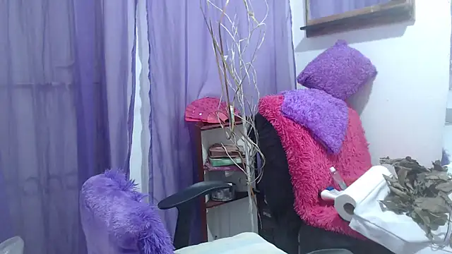 heyline milf online show from November 1, 2025, 3:14 pm