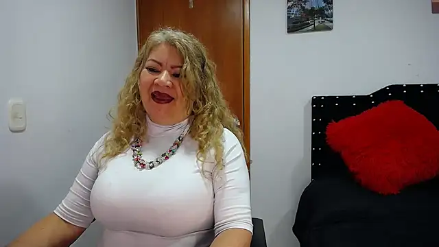 Snapshot of Ursulawhite69 chatting on January 26, 2025, 3:59 am Ursulawhite69 online show from January 26, 2025, 3:59 am