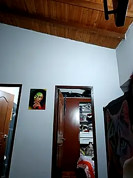 Snapshot of LunaZambrano chatting on February 17, 2025, 12:54 am LunaZambrano online show from February 17, 2025, 12:54 am