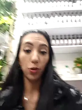 Snapshot of LunaZambrano chatting on February 28, 2025, 12:43 am LunaZambrano online show from February 28, 2025, 12:43 am