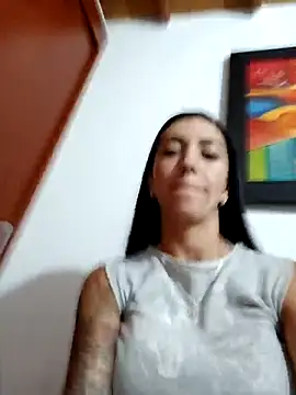 Snapshot of LunaZambrano chatting on March 5, 2025, 4:02 am LunaZambrano online show from March 5, 2025, 4:02 am