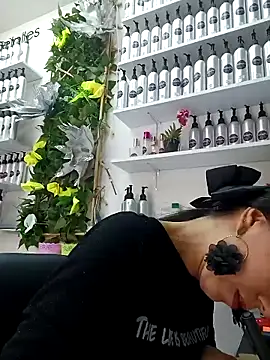 Snapshot of LunaZambrano chatting on March 6, 2025, 8:27 pm LunaZambrano online show from March 6, 2025, 8:27 pm