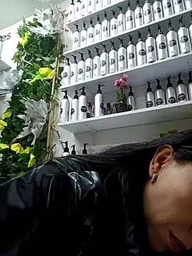 Snapshot of LunaZambrano chatting on March 11, 2025, 11:48 pm LunaZambrano online show from March 11, 2025, 11:48 pm