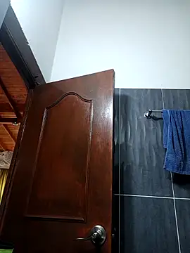 Snapshot of LunaZambrano chatting on September 24, 2025, 4:43 pm LunaZambrano online show from September 24, 2025, 4:43 pm