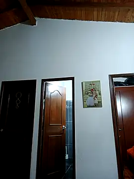 Snapshot of LunaZambrano chatting on October 7, 2025, 12:35 pm LunaZambrano online show from October 7, 2025, 12:35 pm