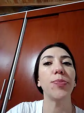 Snapshot of LunaZambrano chatting on October 10, 2025, 3:27 am LunaZambrano online show from October 10, 2025, 3:27 am